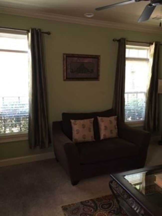 Building Photo - 3 Bed, 3.5 Bath Townhome – Prime Location!