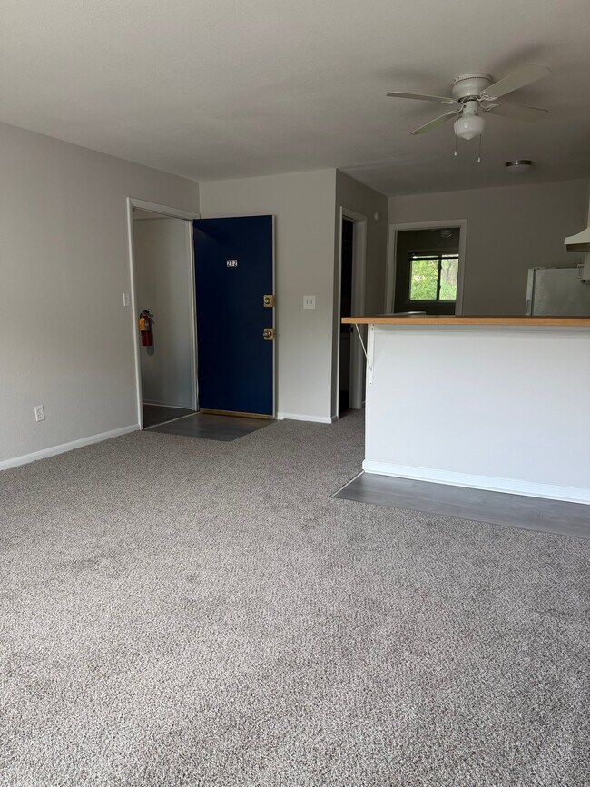 Building Photo - 2412 Azalea Garden Rd Unit 212