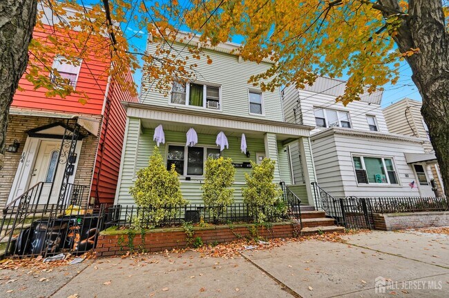 Building Photo - 182 Avenue F Unit 1