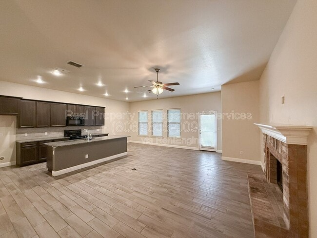 Photo - 13802 Avenue W