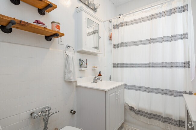 Bathroom - 3 Rm, 1 Bd, 1 Ba
