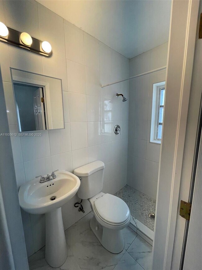 Photo - 430 SW 6th Ave Unit 8