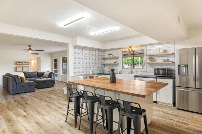 2610 S Ventura Dr