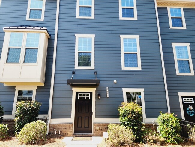 Building Photo - Plaza Midwood Townhome