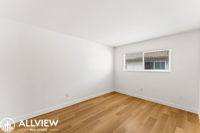 Photo - 16682 Bartlett Ln Unidad 4
