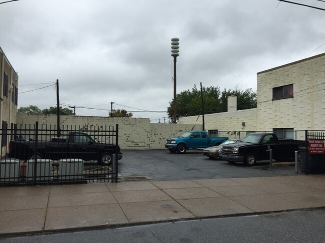 Photo - 1900 W 3rd St