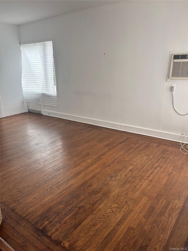 Photo - 888 Cambridge Rd