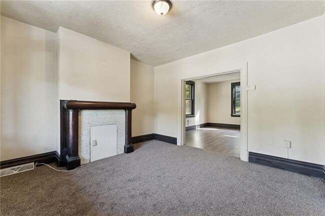 Photo - 1250 Blackadore Ave
