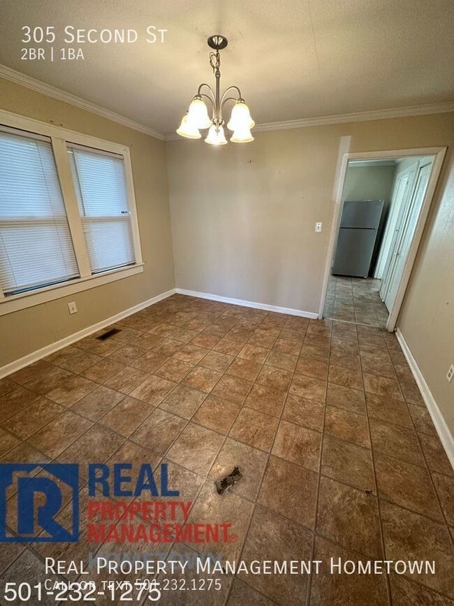 Photo - 305 Second St-