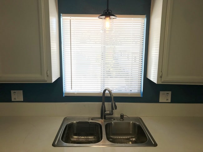 Photo - Comstock Ave