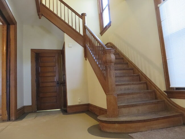 Photo - 5 Bedroom Home in the very core of Downtown (West Central, Downtown)