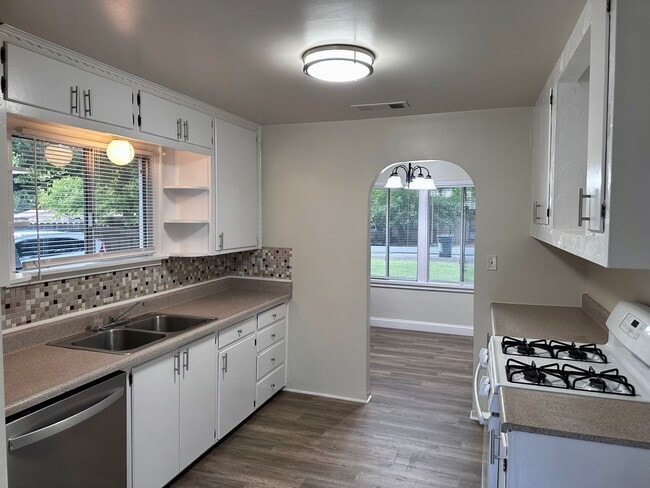 3475 Nicolet Ln