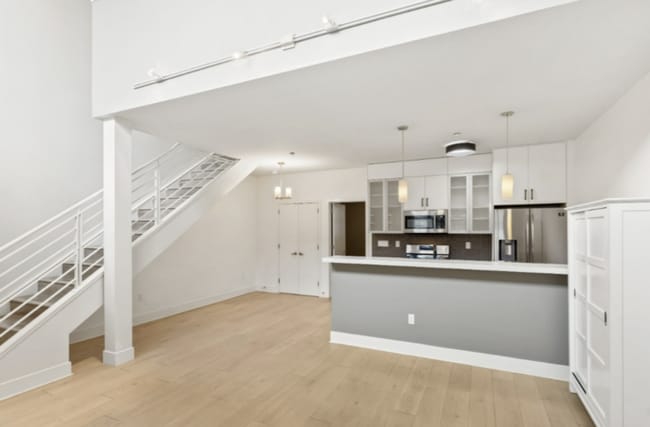 Charming 2-Bedroom Condo with Modern Comfo... - Charming 2-Bedroom Condo with Modern Comfo...