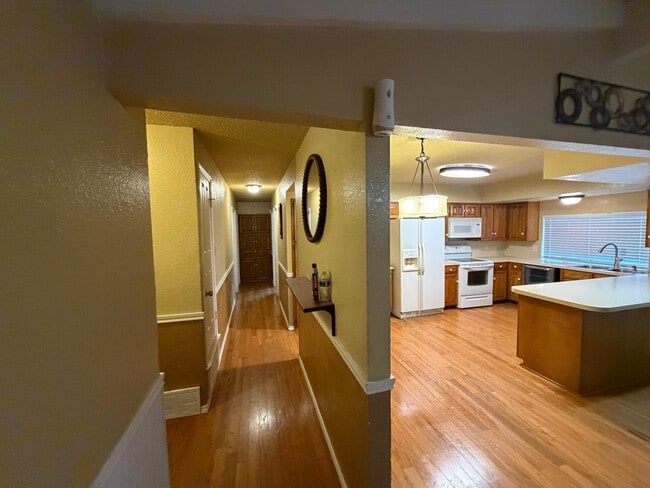 934 Flagstone Dr