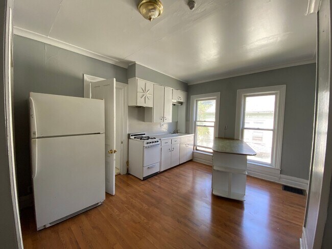 227 Douglas - 227 Douglas Apartment Unit 2