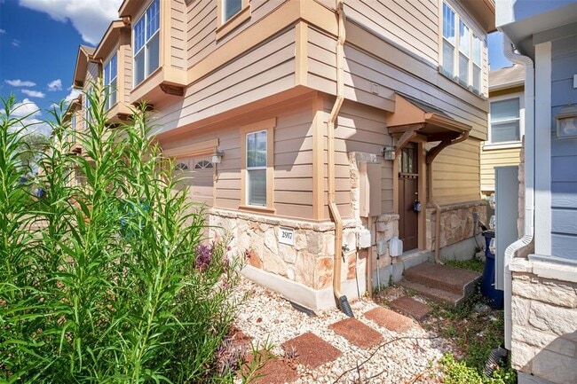 Building Photo - 2917 Saville Loop Unit 5C