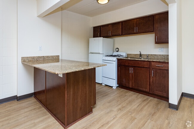 1BR, 1BA - 750 - 900SF - 2715 dupont ave S.