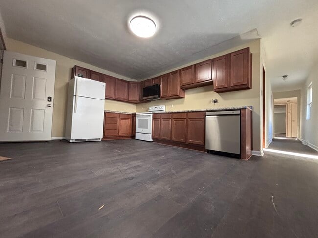 Building Photo - 102 Saint John St Unit B