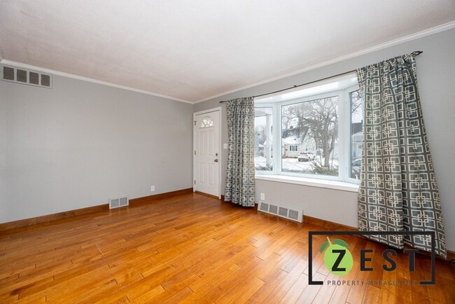 Photo - Amazing 3 Bedroom 1 Bathroom - $1500