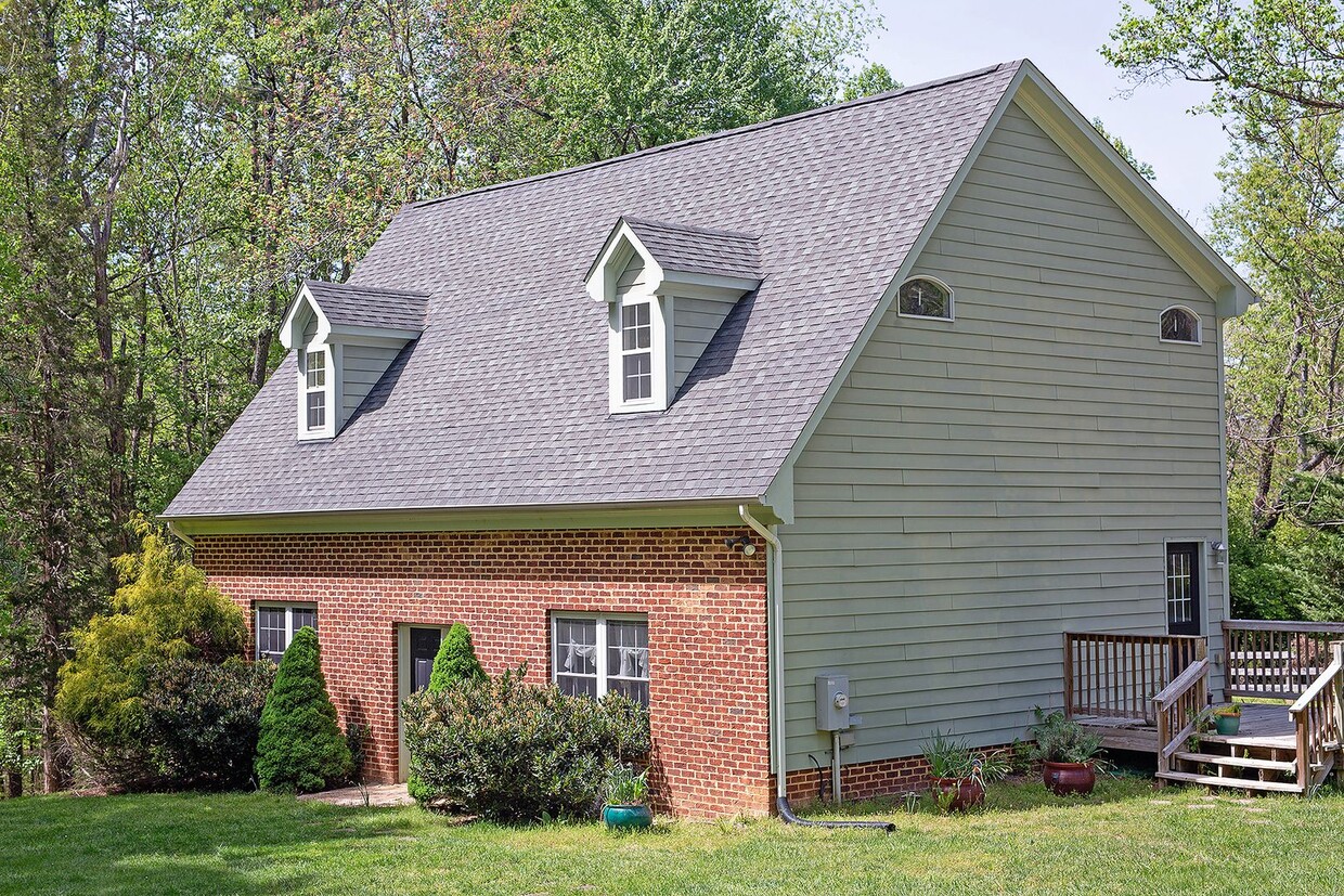Charming Northern Albemarle Home on Over 3... - Charming Northern Albemarle Home on Over 3...