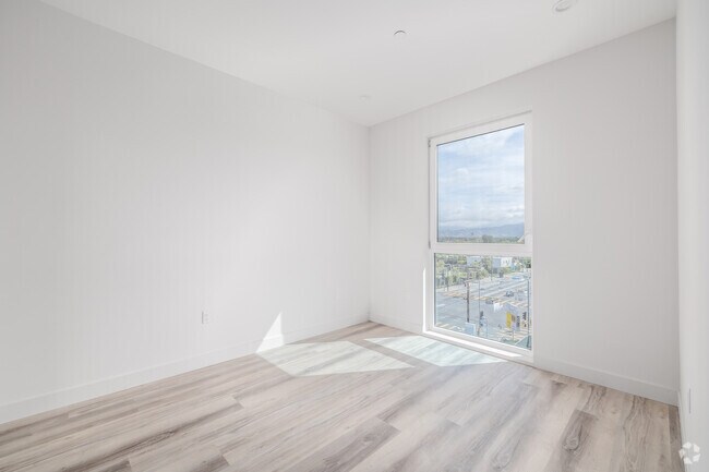 2BR, 2BA - 800SF - Bedroom