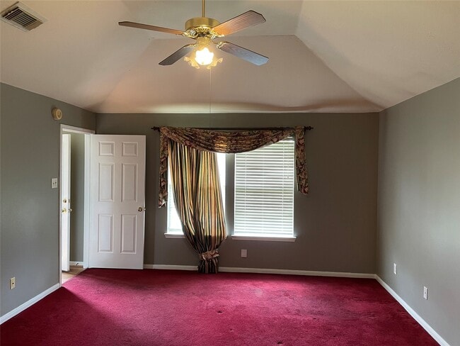 Photo - 2922 Russett Pl W