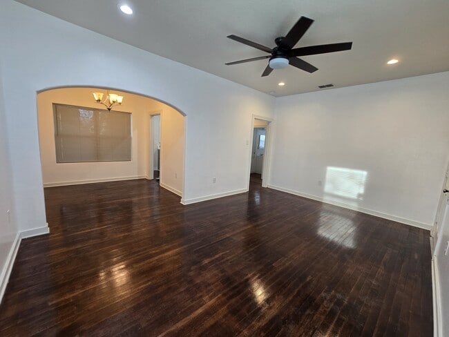 Photo - 809 Elmwood Dr