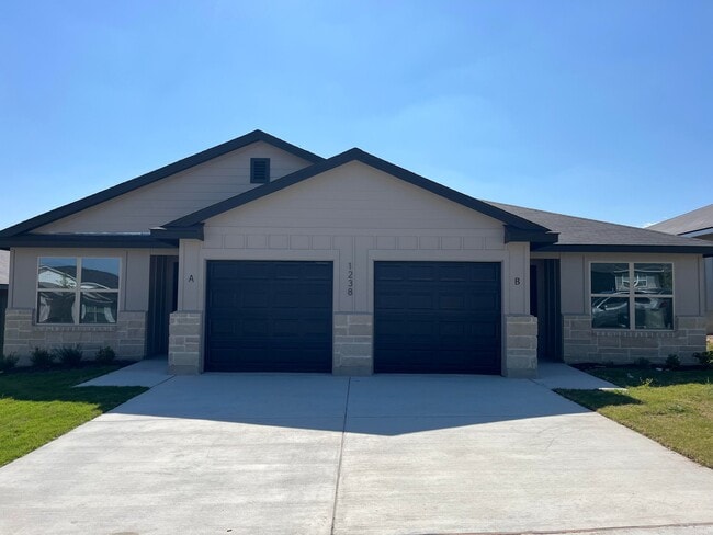 Building Photo - 1238 Concord Dr