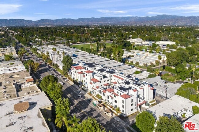 Photo - 5020 Woodman Ave Unidad 317