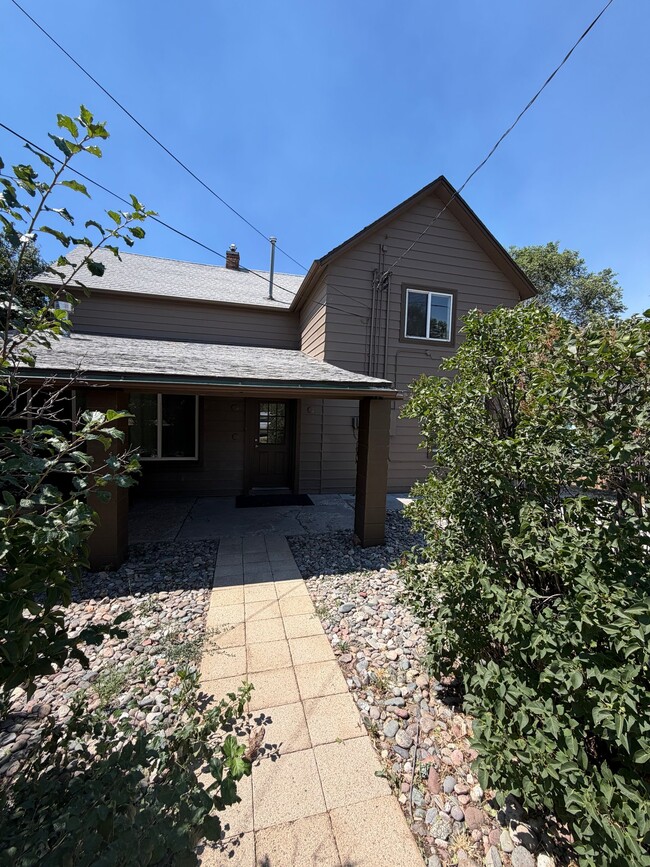 Building Photo - 813 W Clay Ave