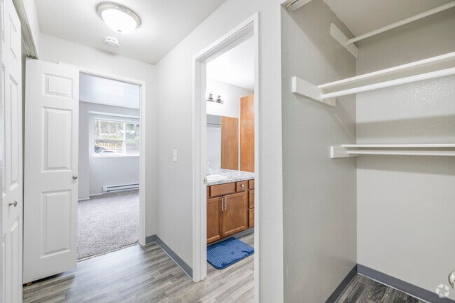 1 BA, 1BA - 723SF - Crestwood Apartments