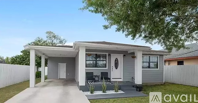 Building Photo - 2993 Alameda Dr