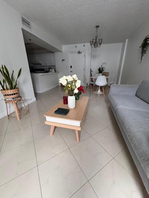 Photo - 104 SW 9th St Unidad 1403