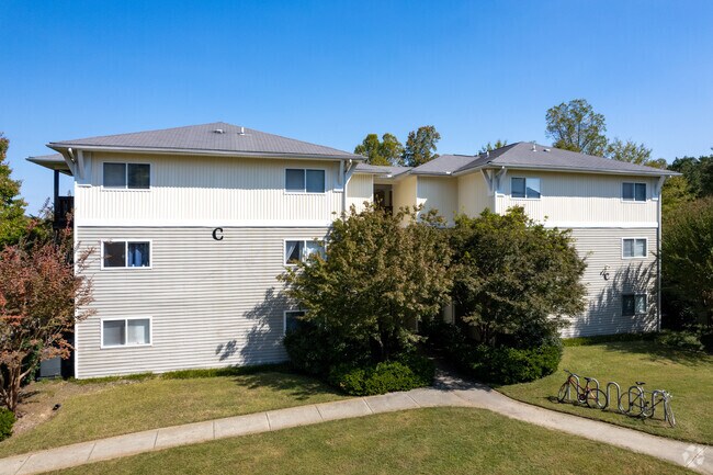 Building Photo - University Commons Apartments
