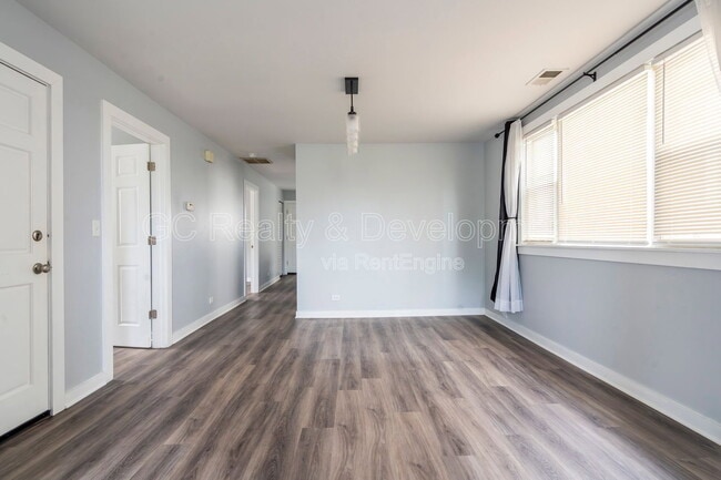 Photo - 2928 N Ridgeway Ave Unit 3