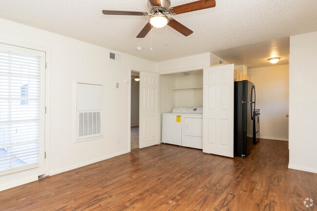 1BR, 1BA - 587SF