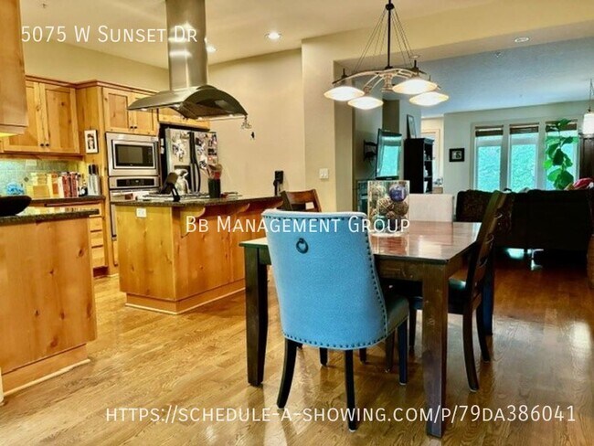 Photo - Beautiful Lake Oswego Newer Townhome Walki...