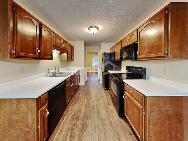 Photo - 214 St Lukes Ln