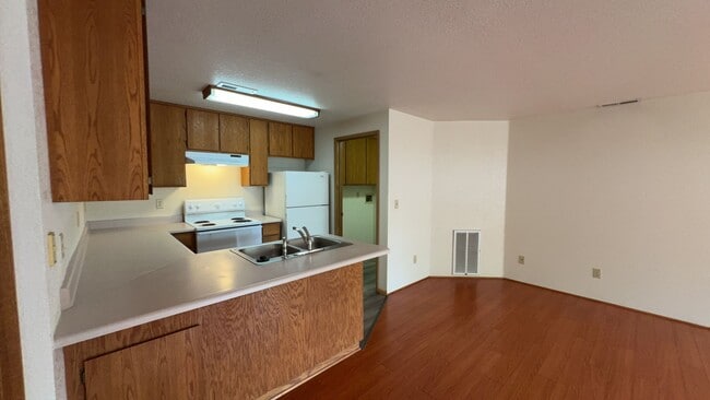 907 SE 8th St Unit C