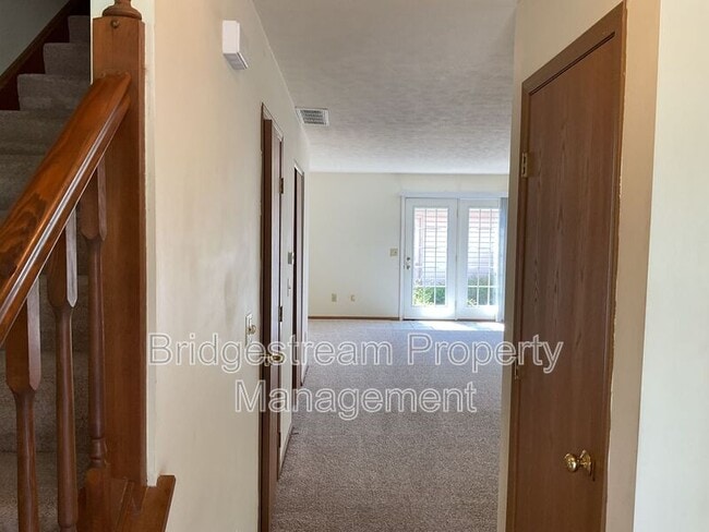Photo - 4595 Burchdale St