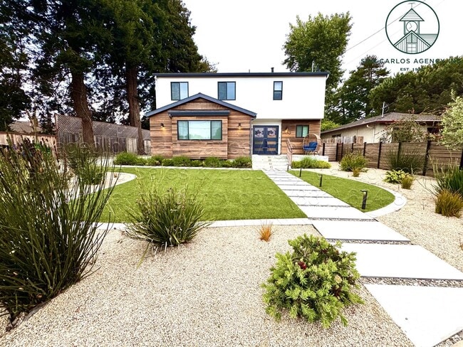 Building Photo - Newly Remodeled Four Bedroom Mission Field... Rental