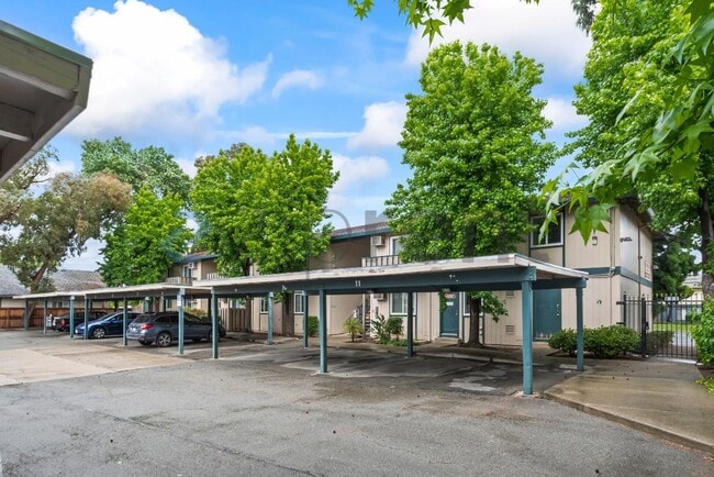 Photo - 1185 Meadow Ln