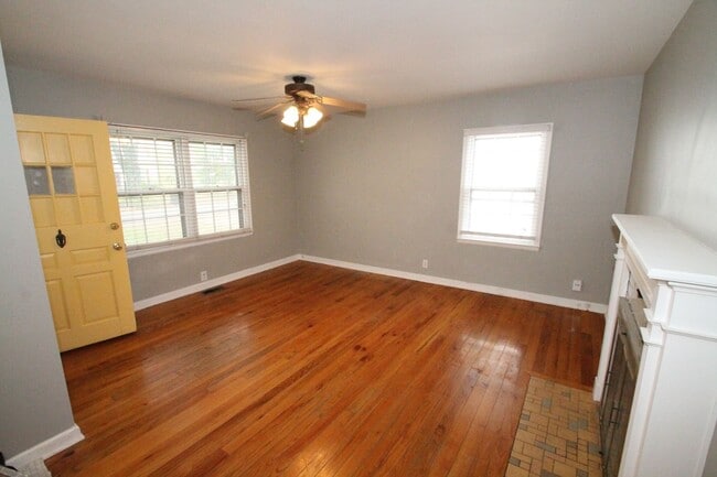 Photo - This 4br, 2bth home is for someone who wants way more than they pay for, so just keep a moving.