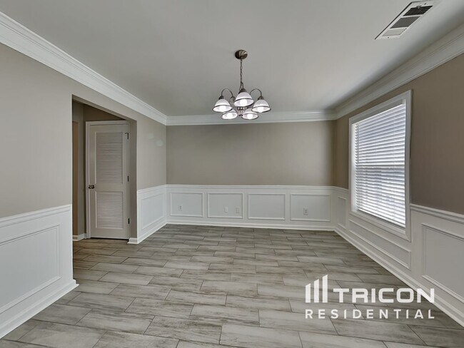 Photo - 1806 Dalton Way