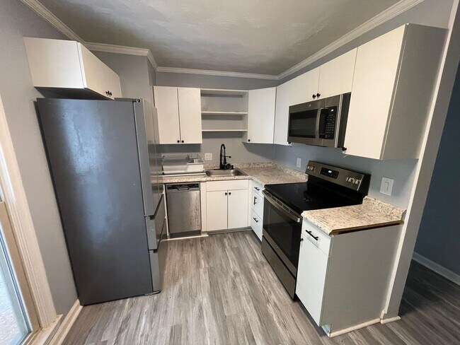 Photo - Updated 2 Bedroom Unit! Unit 927