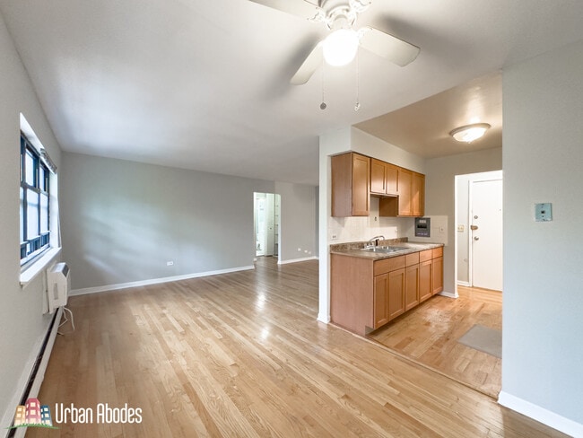 Photo - 510 W Briar Pl Unit M195