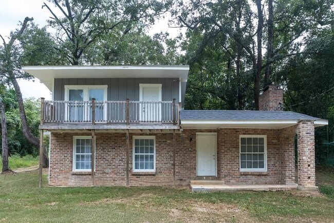 Building Photo - 1118 Louise Dr