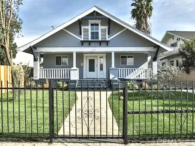 Building Photo - 4012 S Budlong Ave Rental