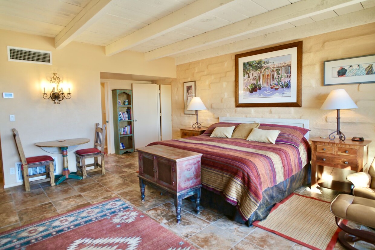 2 Bedroom 2 Bath Gem With City and Mountai... - 2 Bedroom 2 Bath Gem With City and Mountai...