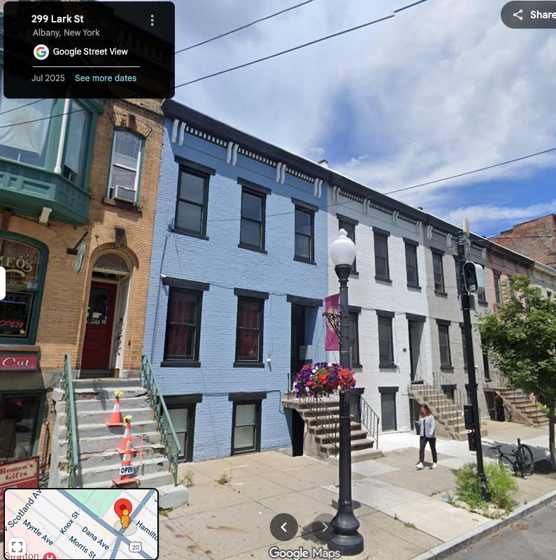 Photo - 295 Lark St